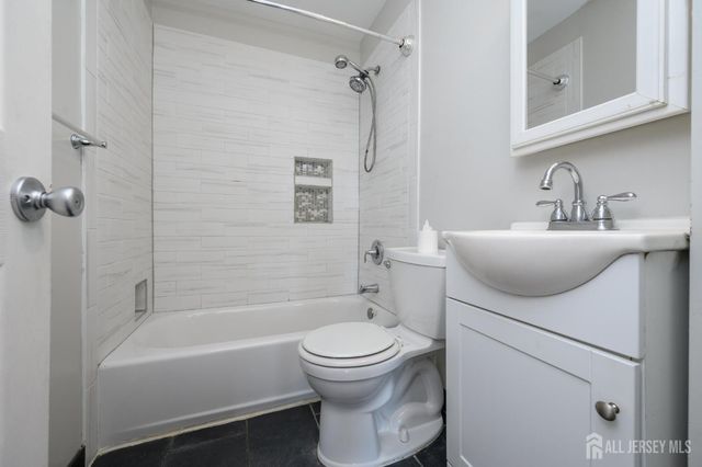 573 Garden Avenue, Woodbridge Proper, NJ 07095