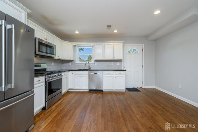 573 Garden Avenue, Woodbridge Proper, NJ 07095