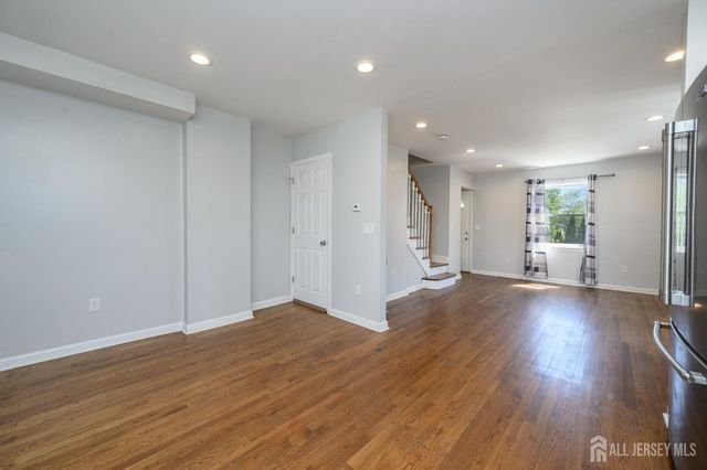 573 Garden Avenue, Woodbridge Proper, NJ 07095
