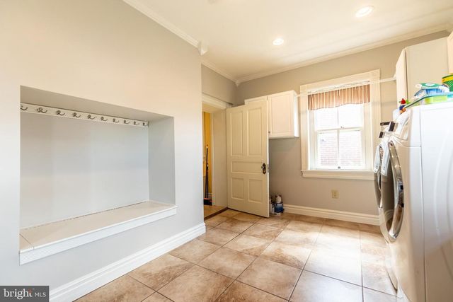 300 LINCOLN WAY W, New Oxford, PA 17350