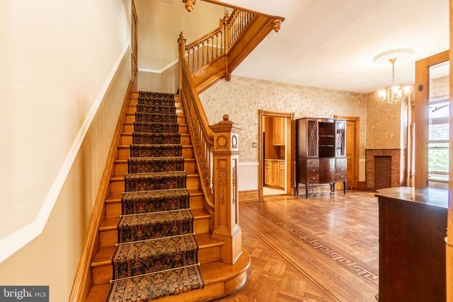 300 LINCOLN WAY W, New Oxford, PA 17350
