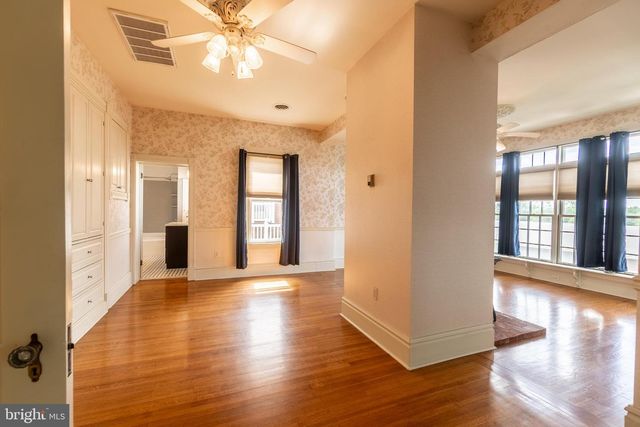 300 LINCOLN WAY W, New Oxford, PA 17350