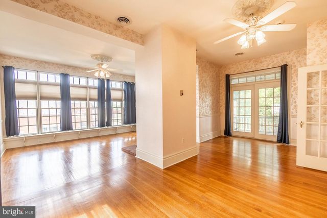 300 LINCOLN WAY W, New Oxford, PA 17350