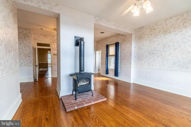 300 LINCOLN WAY W, New Oxford, PA 17350