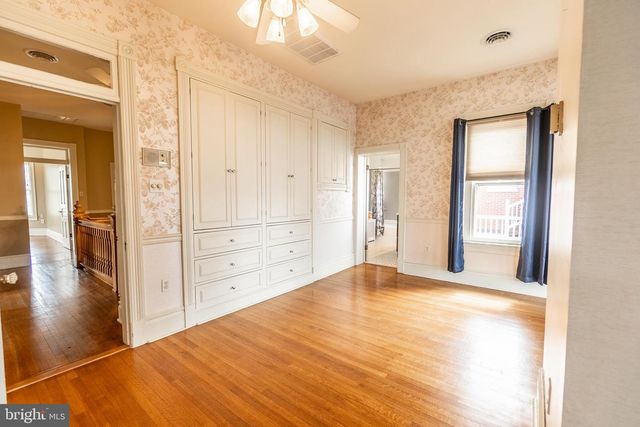 300 LINCOLN WAY W, New Oxford, PA 17350