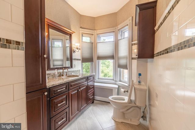 300 LINCOLN WAY W, New Oxford, PA 17350