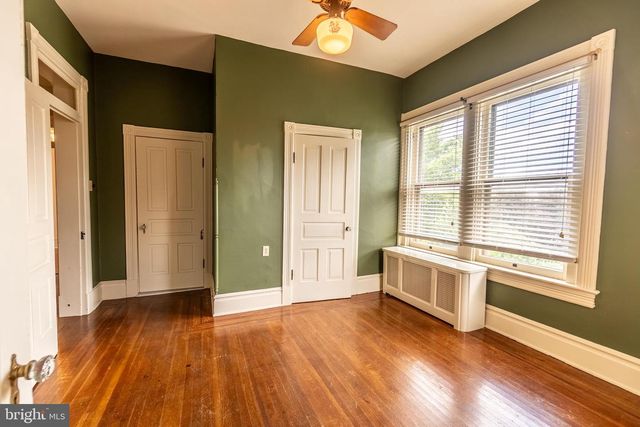 300 LINCOLN WAY W, New Oxford, PA 17350
