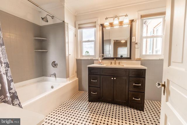 300 LINCOLN WAY W, New Oxford, PA 17350