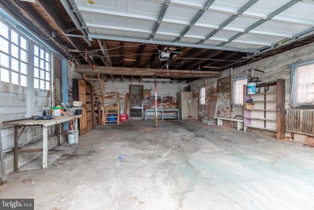 300 LINCOLN WAY W, New Oxford, PA 17350