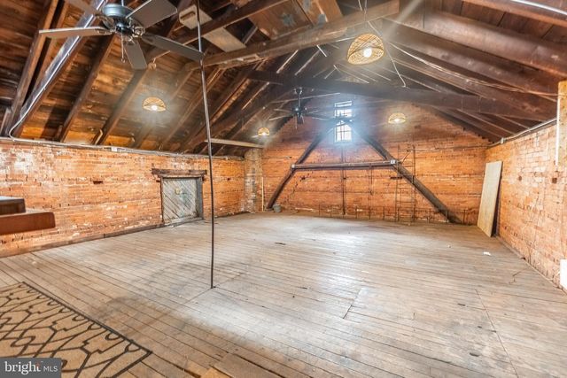 300 LINCOLN WAY W, New Oxford, PA 17350