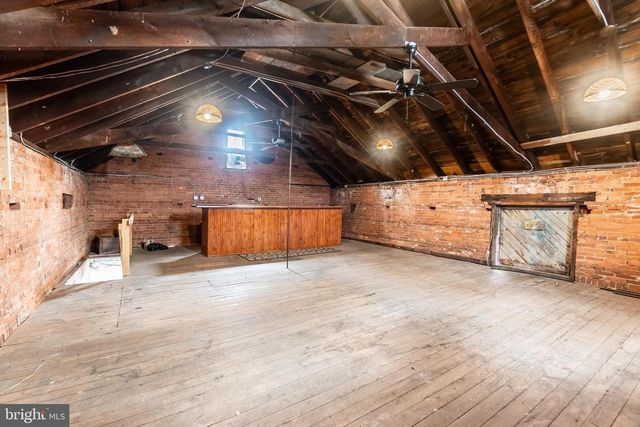 300 LINCOLN WAY W, New Oxford, PA 17350