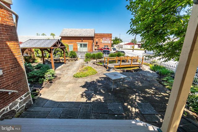 300 LINCOLN WAY W, New Oxford, PA 17350