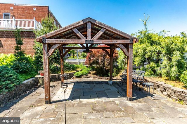 300 LINCOLN WAY W, New Oxford, PA 17350