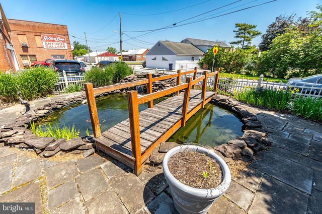 300 LINCOLN WAY W, New Oxford, PA 17350