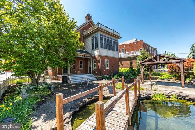 300 LINCOLN WAY W, New Oxford, PA 17350