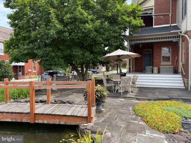 300 LINCOLN WAY W, New Oxford, PA 17350