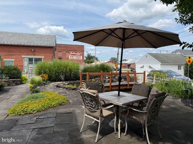 300 LINCOLN WAY W, New Oxford, PA 17350