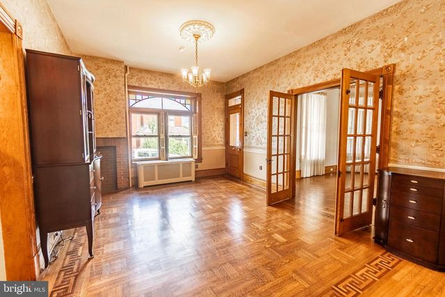 300 LINCOLN WAY W, New Oxford, PA 17350