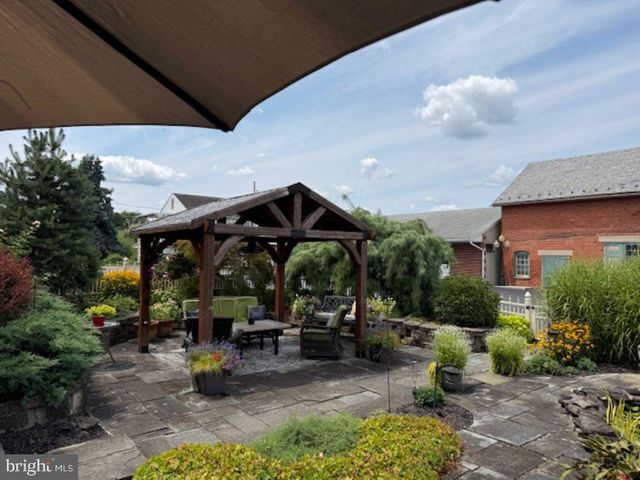 300 LINCOLN WAY W, New Oxford, PA 17350