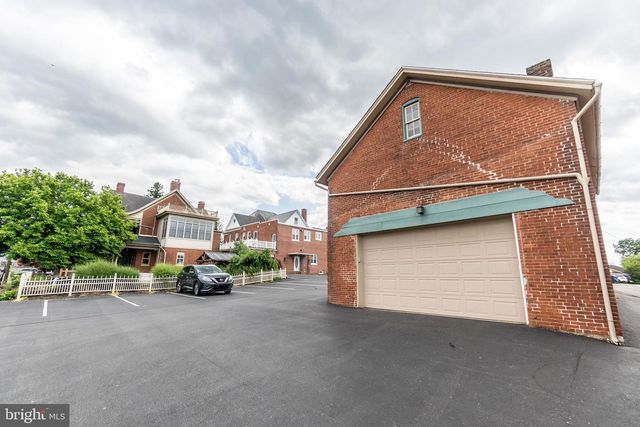 300 LINCOLN WAY W, New Oxford, PA 17350