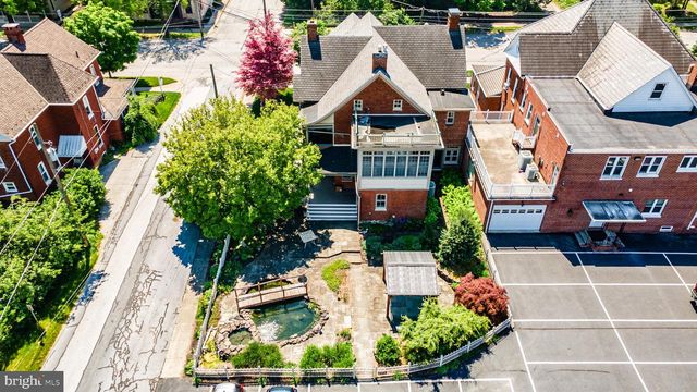 300 LINCOLN WAY W, New Oxford, PA 17350