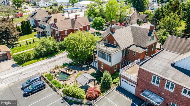 300 LINCOLN WAY W, New Oxford, PA 17350