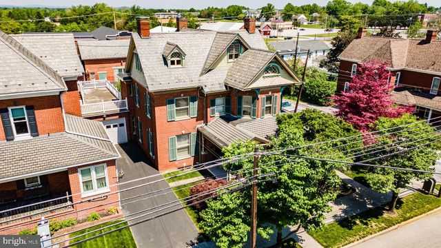 300 LINCOLN WAY W, New Oxford, PA 17350