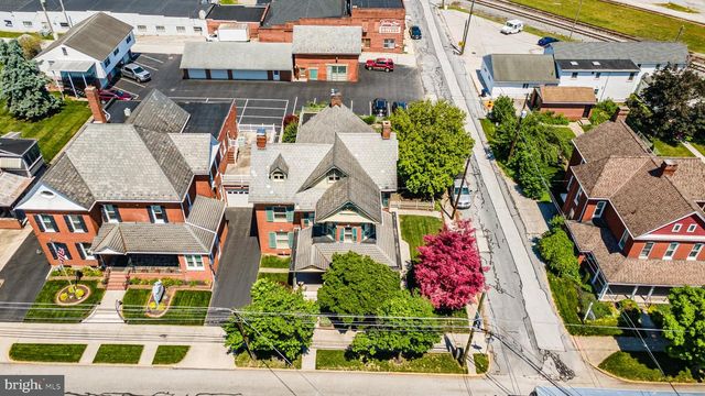 300 LINCOLN WAY W, New Oxford, PA 17350