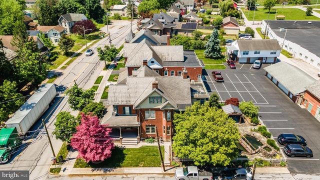 300 LINCOLN WAY W, New Oxford, PA 17350