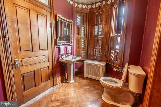 300 LINCOLN WAY W, New Oxford, PA 17350