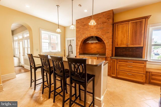 300 LINCOLN WAY W, New Oxford, PA 17350