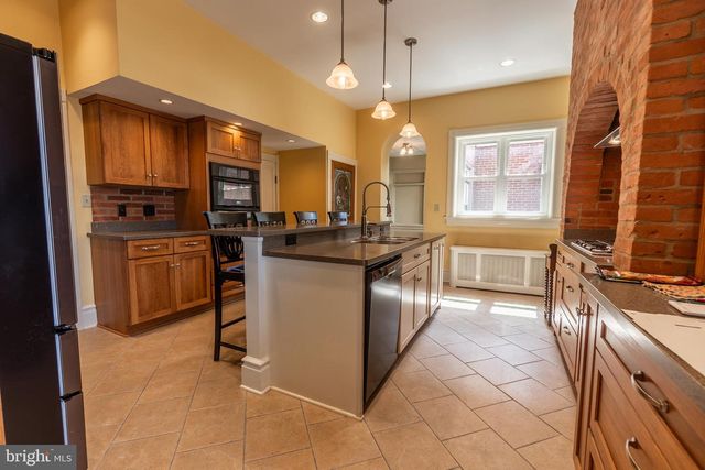 300 LINCOLN WAY W, New Oxford, PA 17350