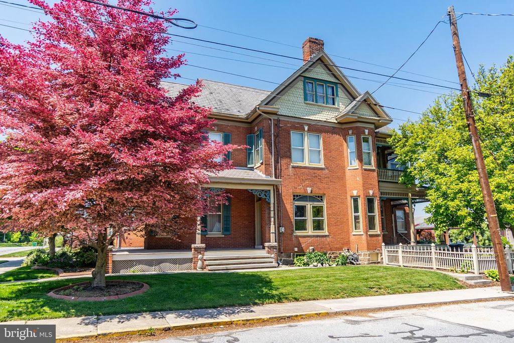 300 LINCOLN WAY W, New Oxford, PA 17350