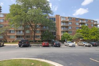 2222 S Stewart Avenue 1B, Lombard, IL 60148