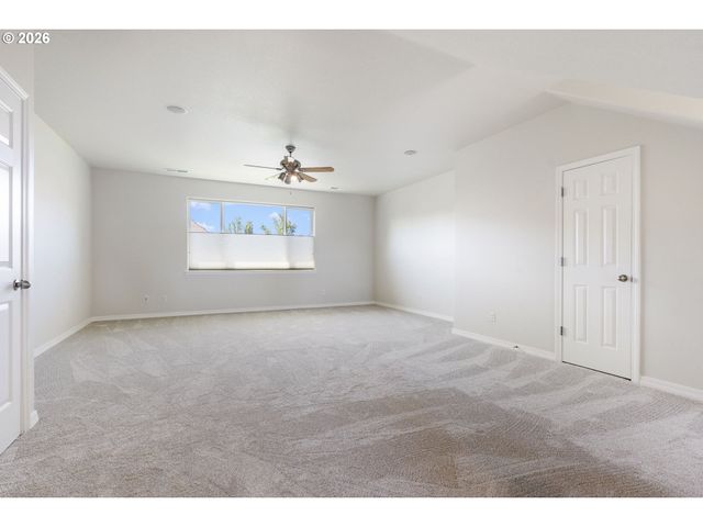 23600 Sw HERON LAKES Dr, Sherwood, OR 97140
