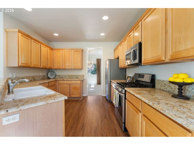 23600 Sw HERON LAKES Dr, Sherwood, OR 97140