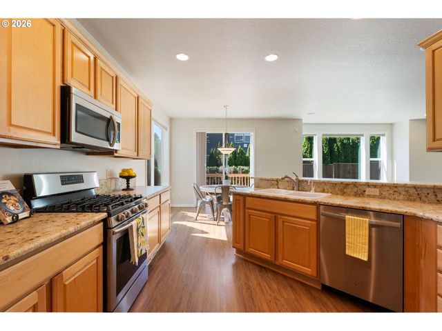 23600 Sw HERON LAKES Dr, Sherwood, OR 97140