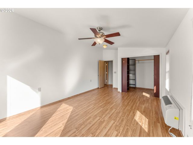 221 OAKVIEW Dr, Roseburg, OR 97471