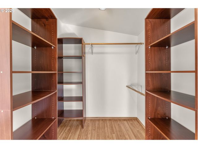 221 OAKVIEW Dr, Roseburg, OR 97471