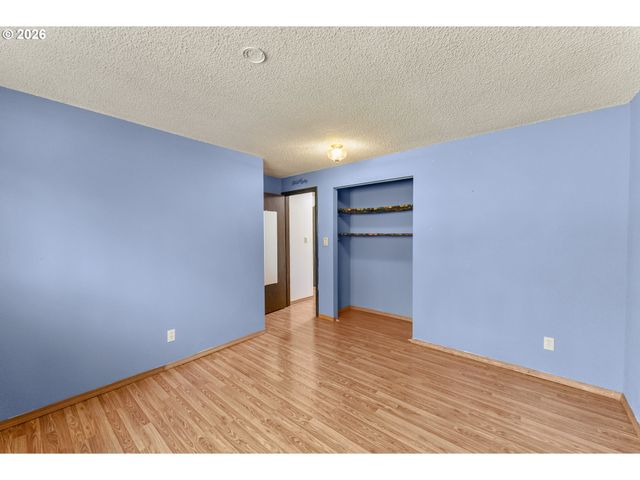 221 OAKVIEW Dr, Roseburg, OR 97471