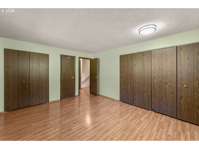 221 OAKVIEW Dr, Roseburg, OR 97471