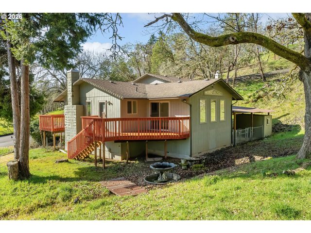221 OAKVIEW Dr, Roseburg, OR 97471