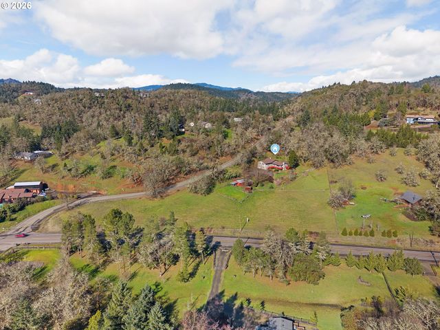221 OAKVIEW Dr, Roseburg, OR 97471