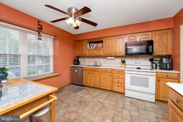 27 CROFTON CMNS, Cherry Hill, NJ 08034