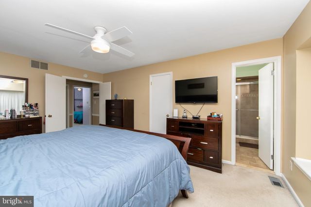 27 CROFTON CMNS, Cherry Hill, NJ 08034