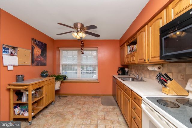 27 CROFTON CMNS, Cherry Hill, NJ 08034