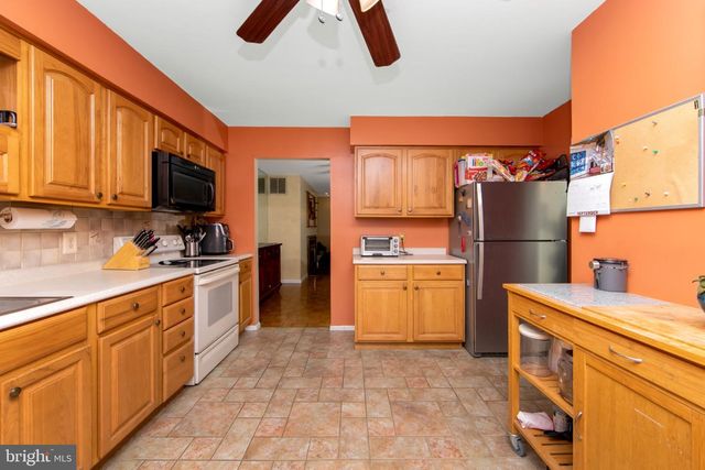 27 CROFTON CMNS, Cherry Hill, NJ 08034