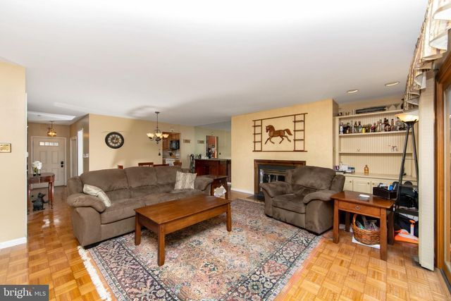 27 CROFTON CMNS, Cherry Hill, NJ 08034