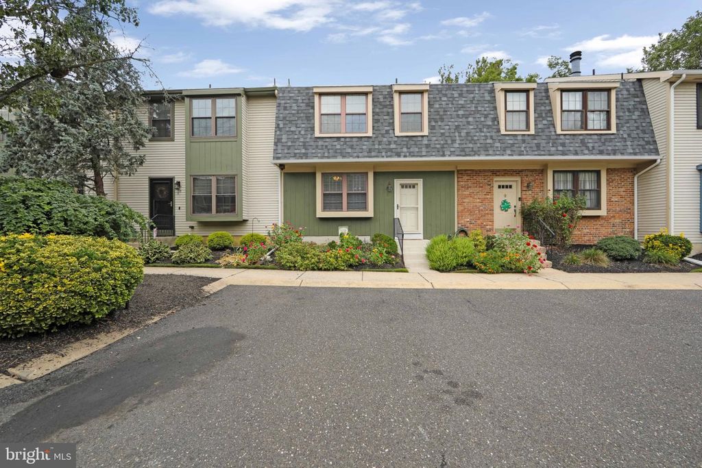 27 CROFTON CMNS, Cherry Hill, NJ 08034