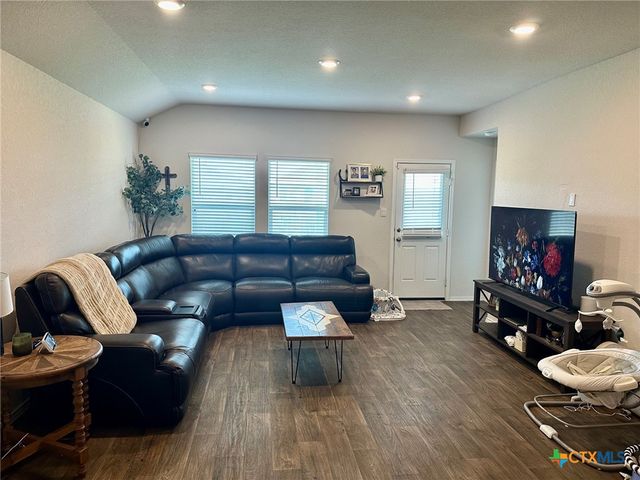 1733 James Street, New Braunfels, TX 78130